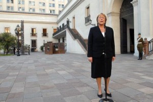 Bachelet en punto de prensa
