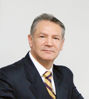 Carlos Muñoz Valle, contador de Warner y jefe de Finanzas de la Subsecretaría de las FF.AA.