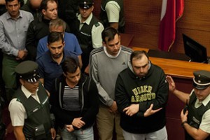 Control de detencion de los 17 detenidos debido a la investigacion por fraude financiero en Carabineros.