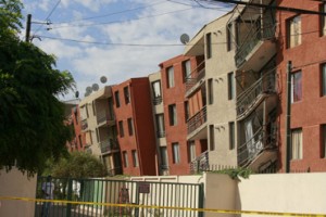 01.03.2010 ABANDONO DE EDIFICIO EN MAIPU