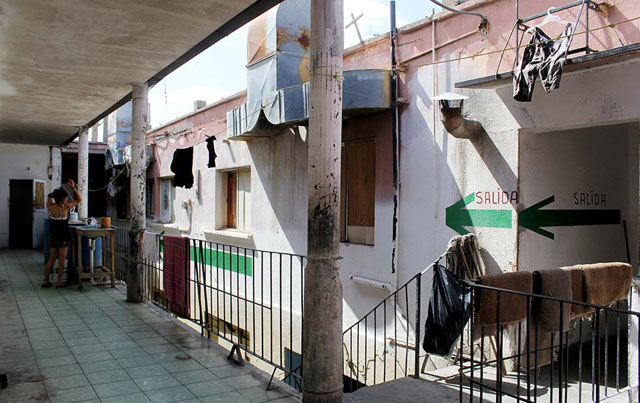 Alicia Fernández | El Diario | Interior de la vecindad ubicada en la calle Melchor Ocampo, utilizada como casa de seguridad por el grupo criminal de tratantes
