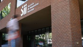 Contraloría aclara que la responsabilidad administrativa de director del SII en el caso Johnson’s no está zanjada