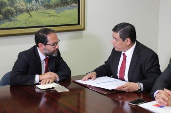 Juan Ignacio Piña, presidente del CDE, junto al ministro de Bienes Nacionales, Víctor Osorio.