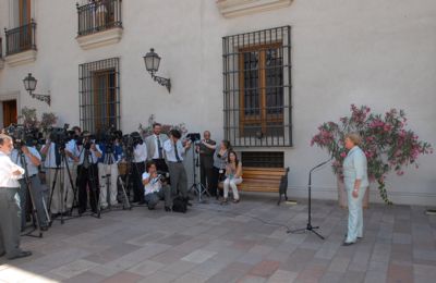 Bachelet habla con los periodistas de La Moneda