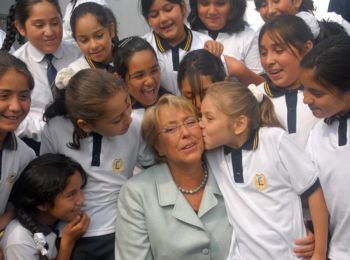 Bachelet inaugura año escolar