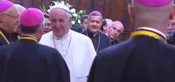 Obispo Juan Barros durante la visita del Papa Francisco