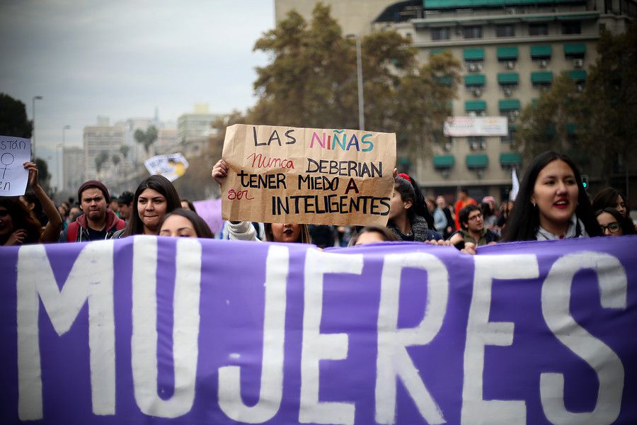8M: Renombran estaciones del Metro con demandas feministas — LOS40 Chile